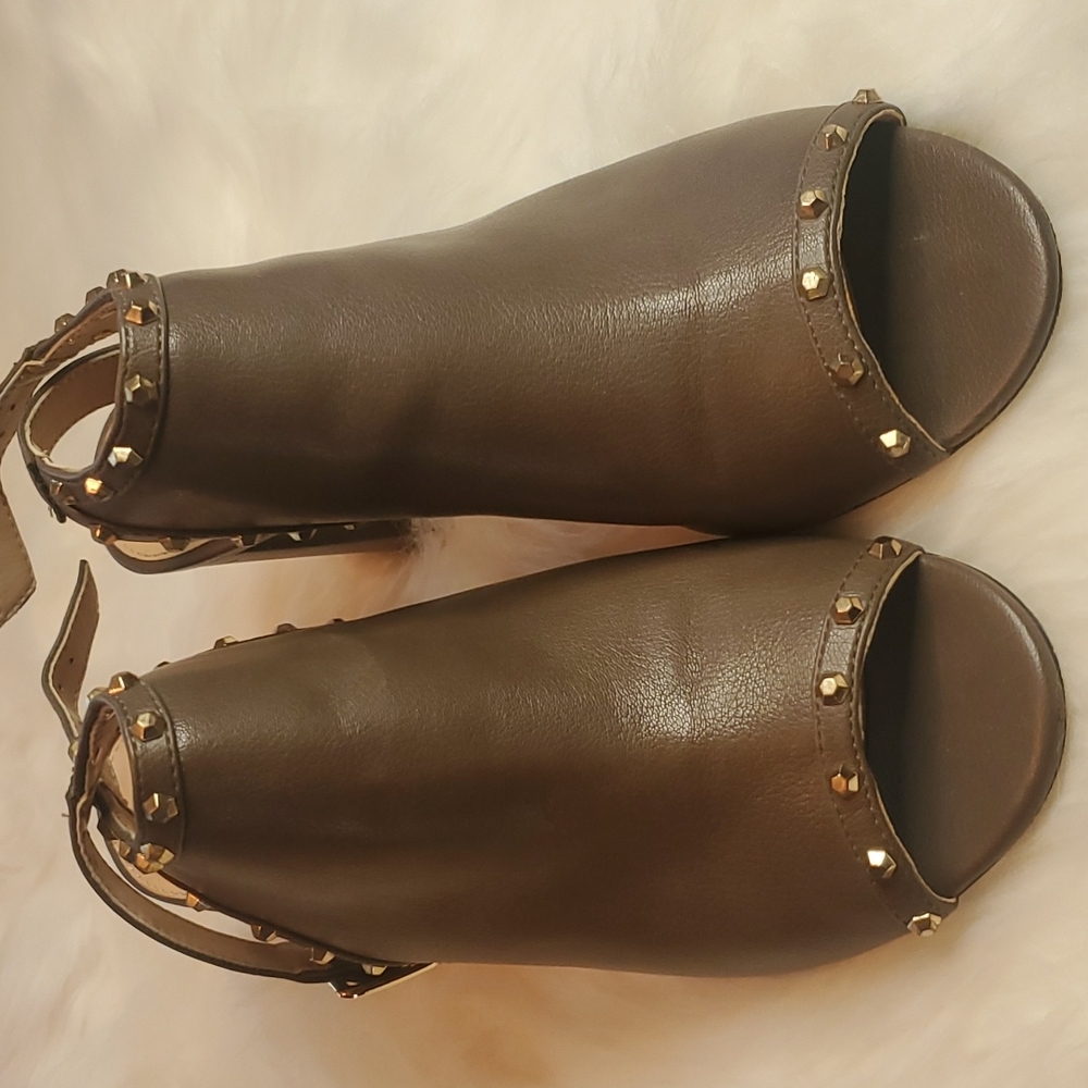 Stylish Low Heeled Peep Toe Boots